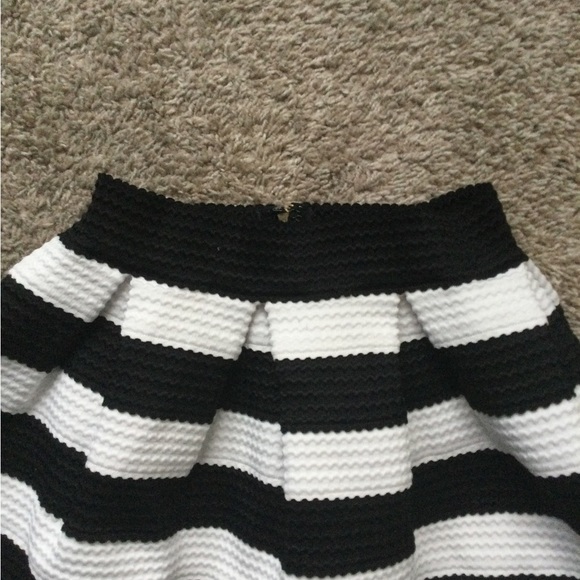 Forever 21 Contemporary Skirt - Picture 4 of 13